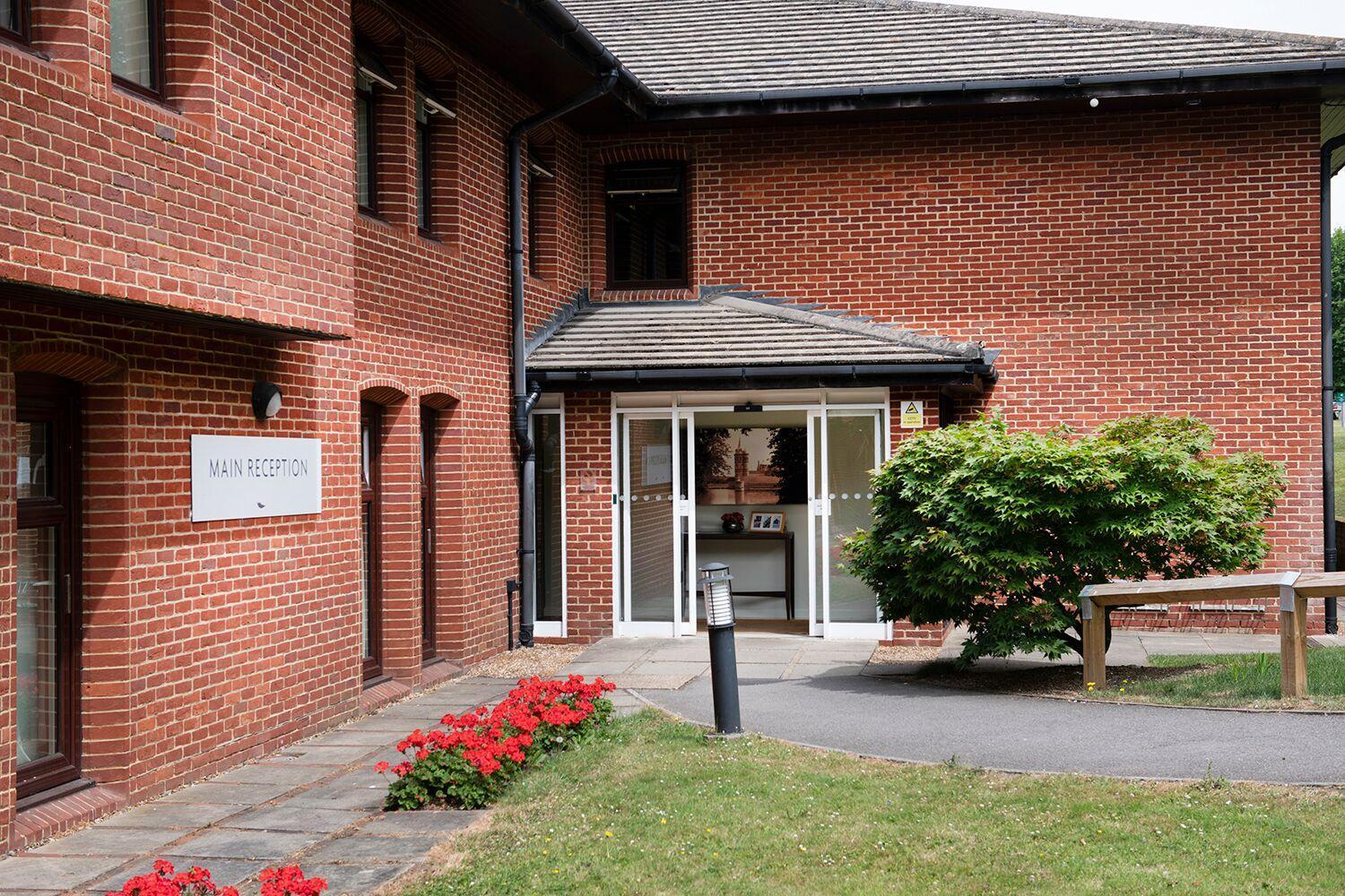 De Vere Horsley Estate East Horsley Exterior photo