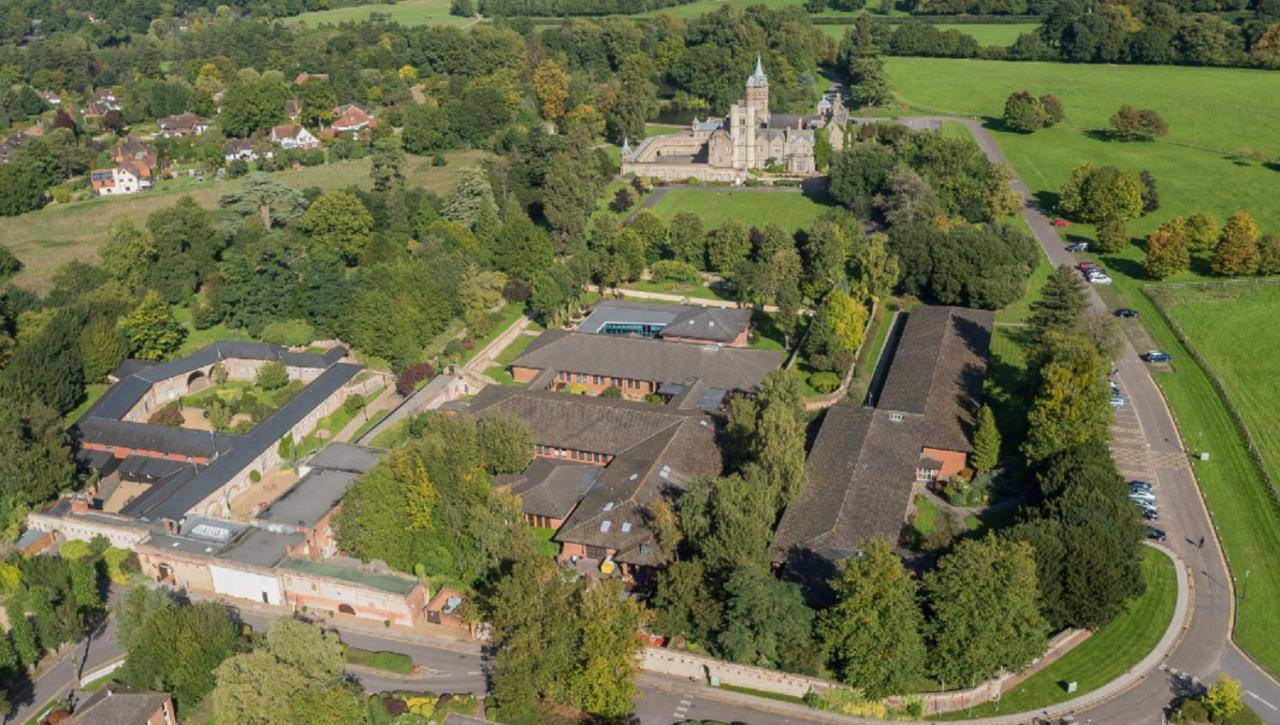 De Vere Horsley Estate East Horsley Exterior photo