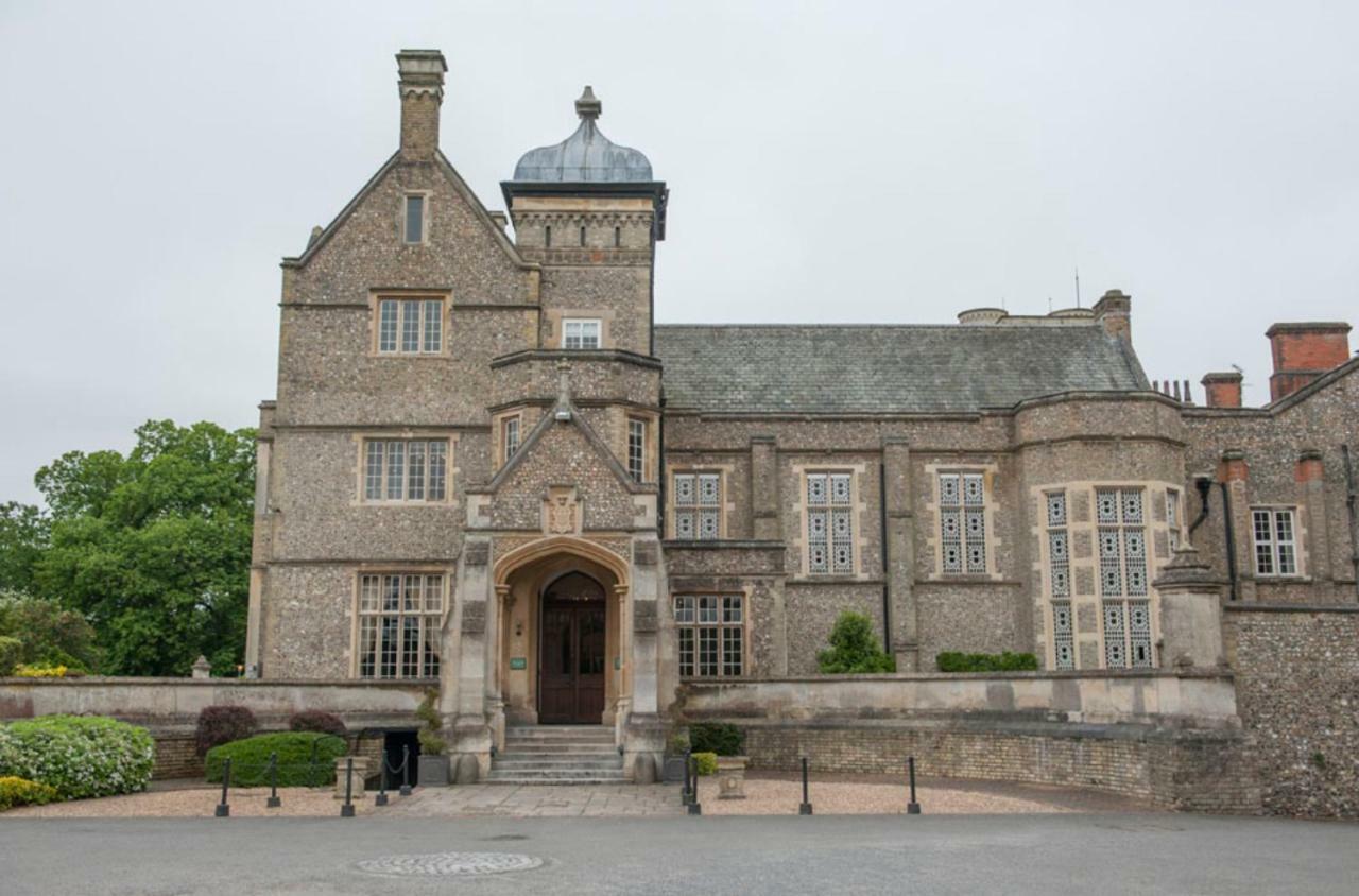 De Vere Horsley Estate East Horsley Exterior photo